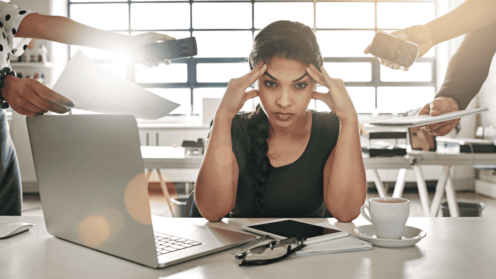 Stress donna al lavoro, disagio psicologico, discriminazione femminile in Italia, ambiente lavorativ.
